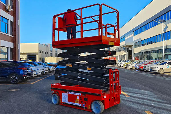 Self-propelled scissor lifts.jpg