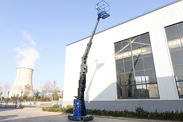 Vertical mast lift with jib for exterior wall cleaning