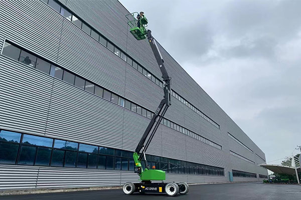 ​Articulating boom lifts.jpg