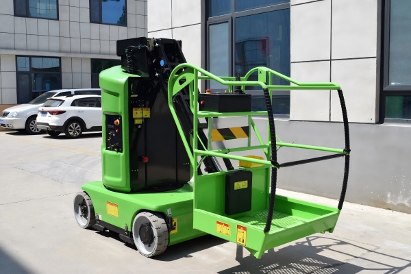 Vertical Mast Lift with Jib.jpg